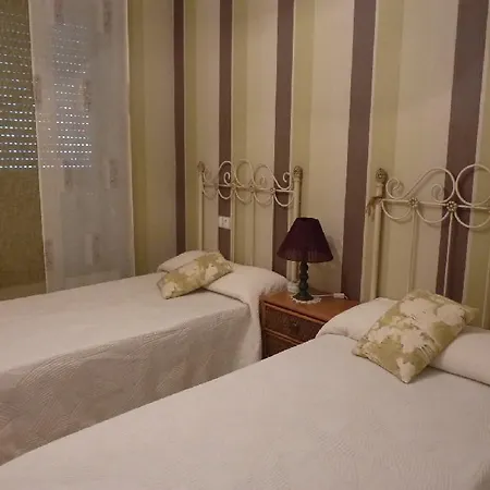 Gemelos 26 Alquilevante בנידורם